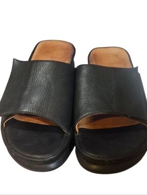 L'AMOUR 9.5 Womens Vester Casual/Comfort Slides EUC Size 9.5